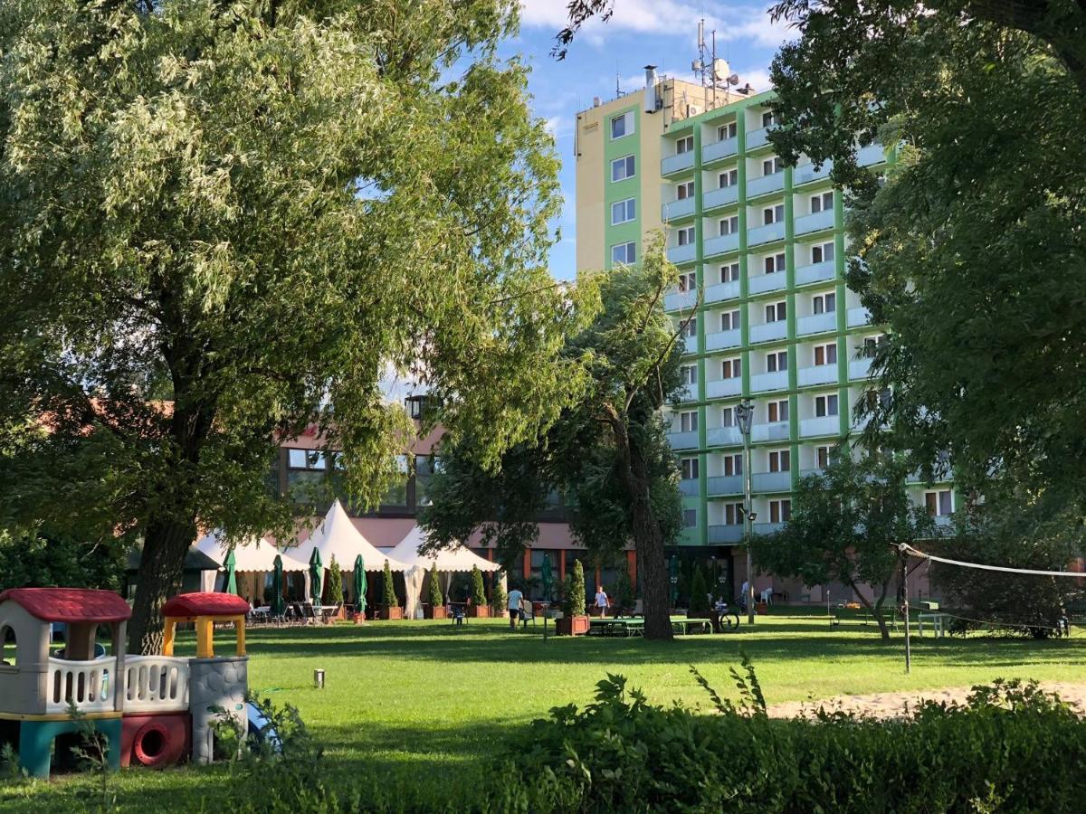 Hotel Magistern Konferencia Es Wellnesshotel Siófok Exterior foto