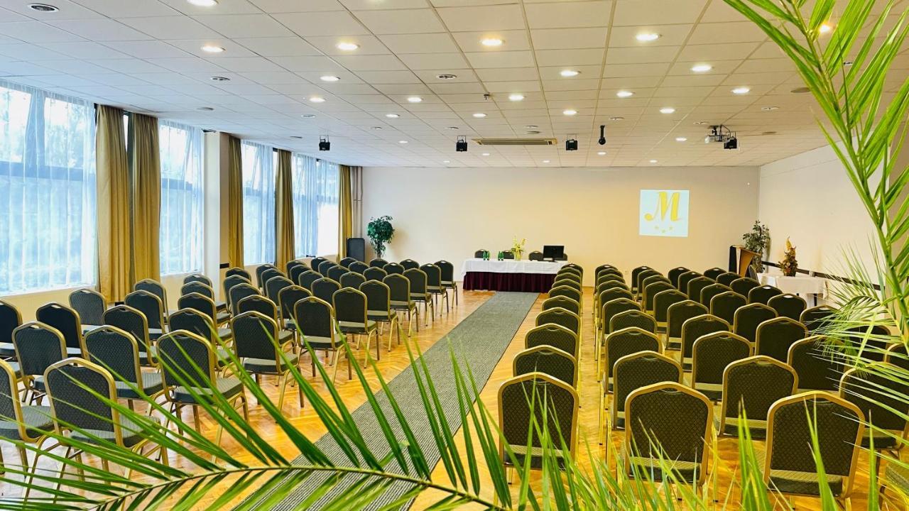 Hotel Magistern Konferencia Es Wellnesshotel Siófok Exterior foto