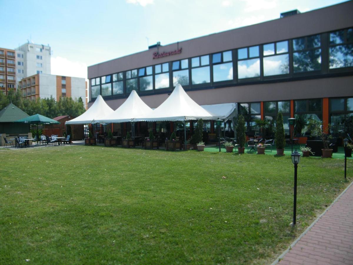 Hotel Magistern Konferencia Es Wellnesshotel Siófok Exterior foto